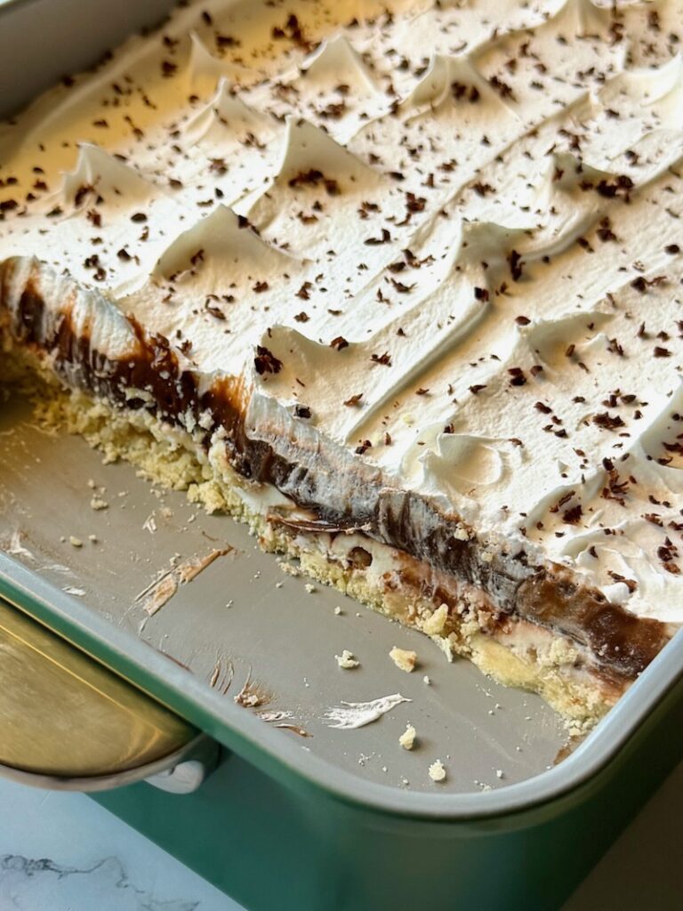 Pan of chocolate heavenly desseert