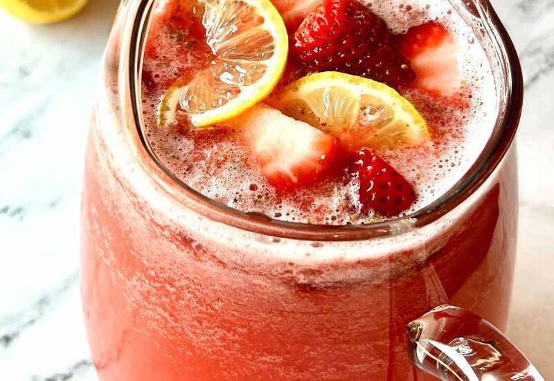 3-Ingredient Sparkling Strawberry Lemonade