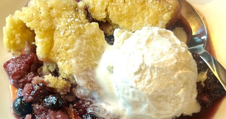 Slow Cooker Summer Berry Cobbler