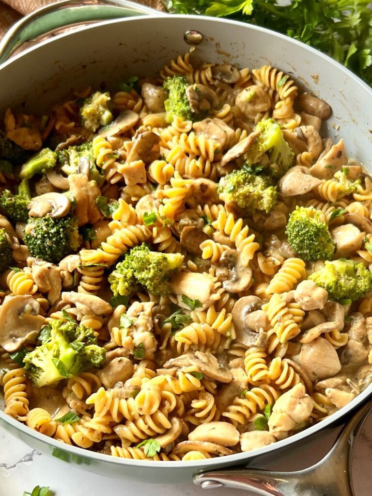 One-Skillet Creamy Chicken and Mushrooms