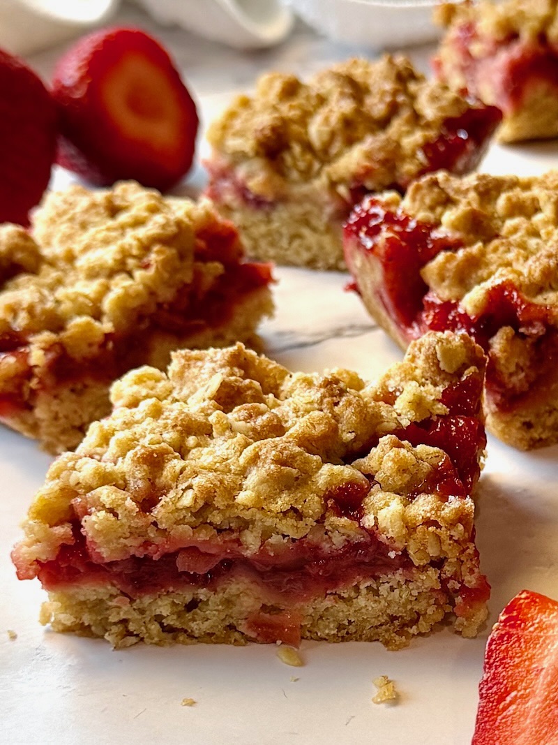Fresh Strawberry Crumble Bars