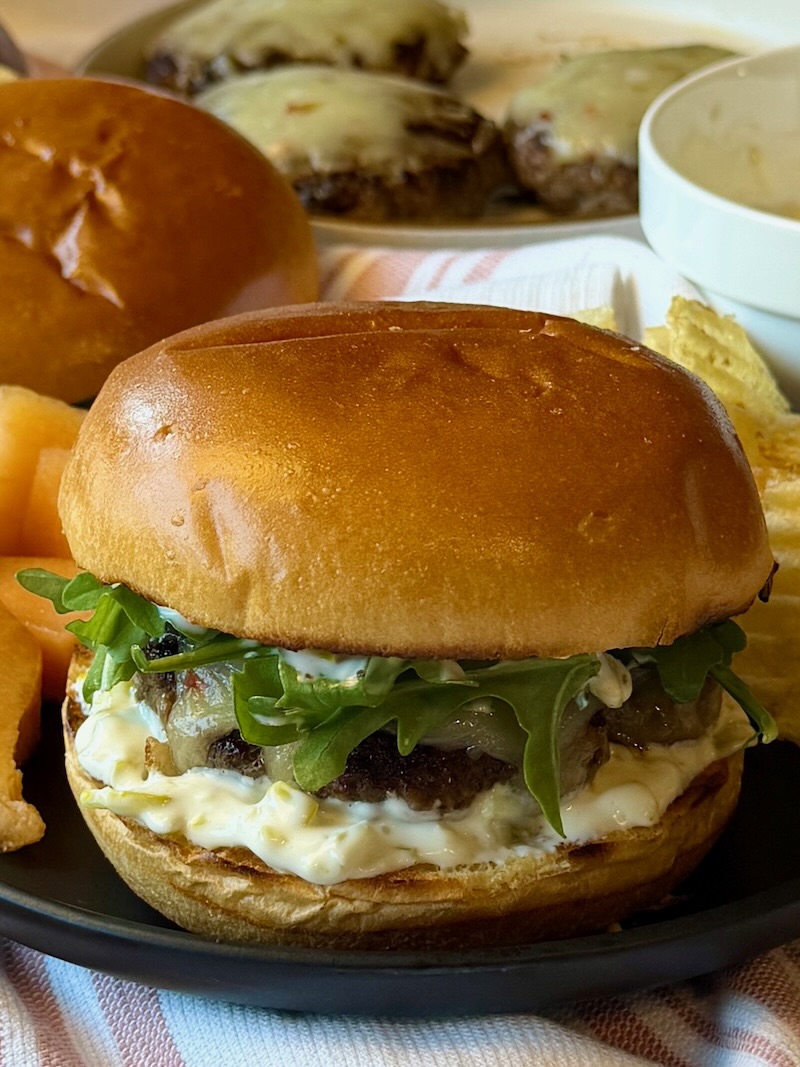 Ranch burger assembled.